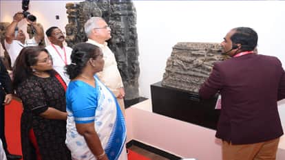 राष्ट्रपति द्रौपदी मुर्मु बेटी इतिश्री के साथ पहुंचीं महंत घासीदास म्यूजियम