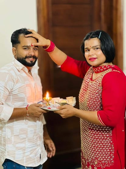 Rakshabandhan: Muslim sisters  ties Rakhi to Hindu brothers in Meerut