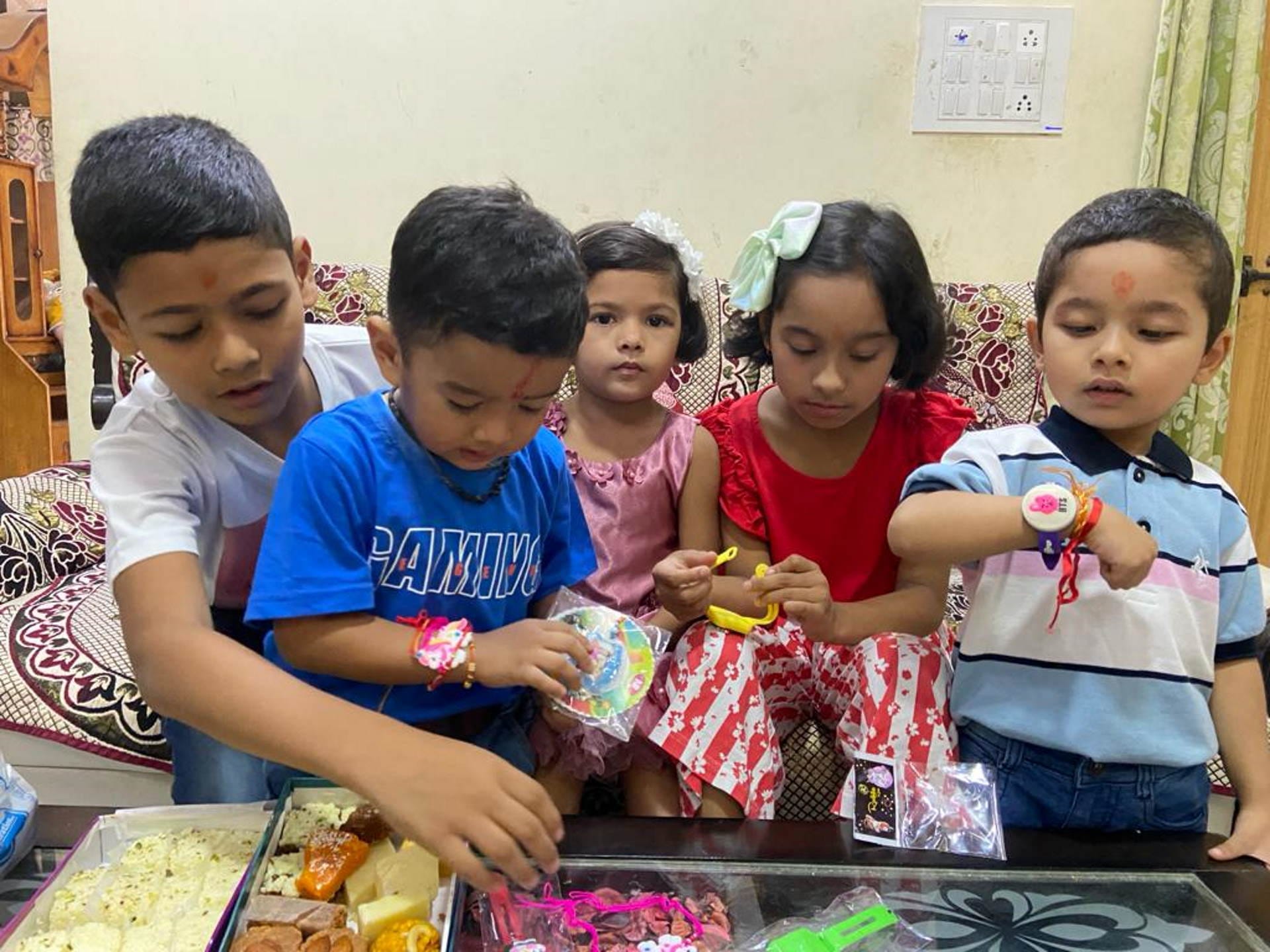Raksha Bandhan 2023 Festival celebration pictures sisters reaching jail with rakhi for brothers Uttarakhand