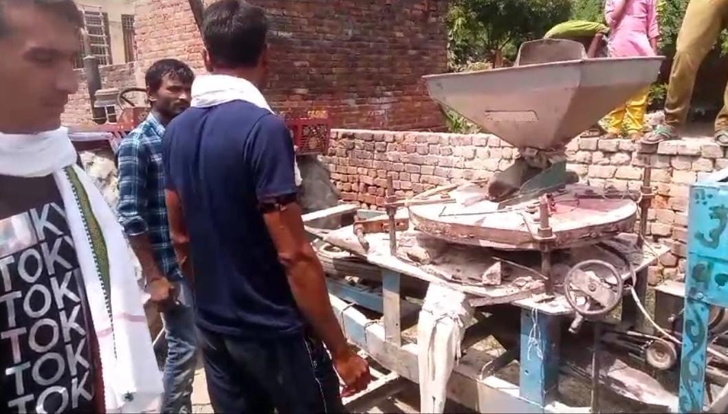 girl died due to explosion in running Atta Chakki in shamli, six injured