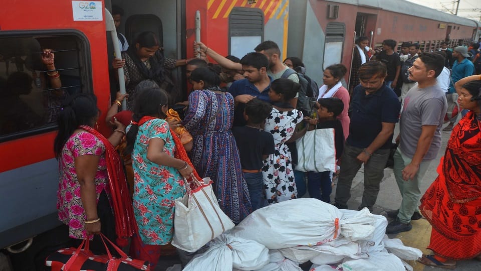 Railways canceled 22 trains on Raksha Bandhan
