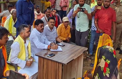 Dont instigate tribals otherwise result will not good Former BJP MP angry at officers in sonbhadra