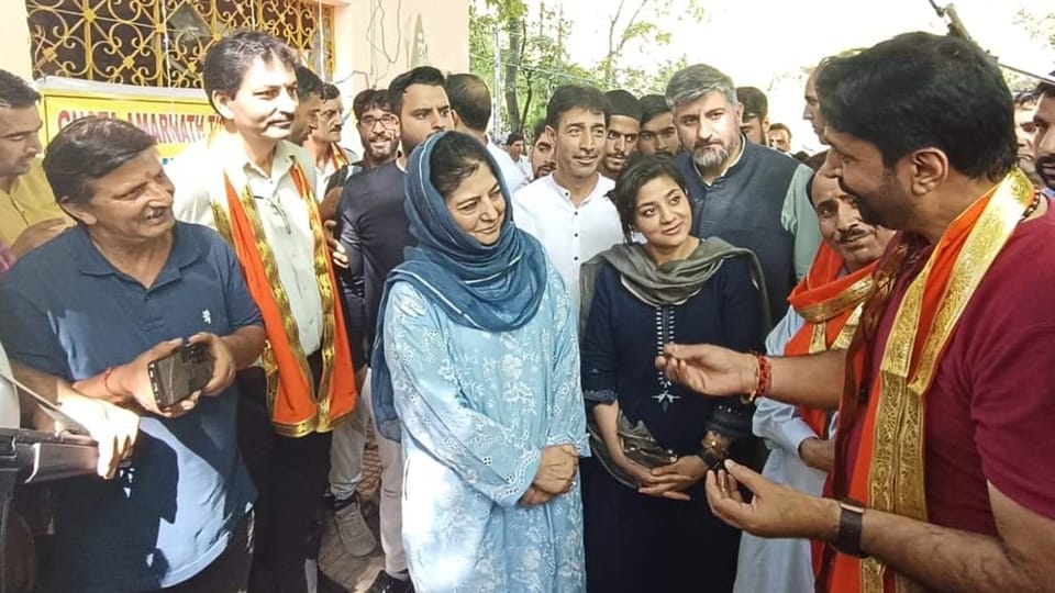 Mehbooba mufti said Kashmir is incomplete without Pandits participated in havan at Chhota Amarnath temple