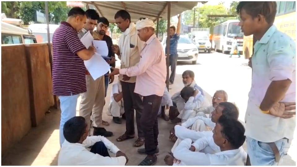 when wife did not return from her maternal home husband committed suicide In Dholpur