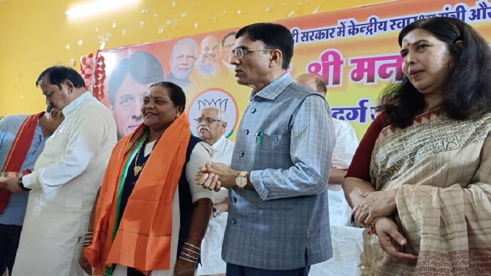 Durg: Chhattisgarh's Pandwani singer Padmashree Usha Barle joins BJP.