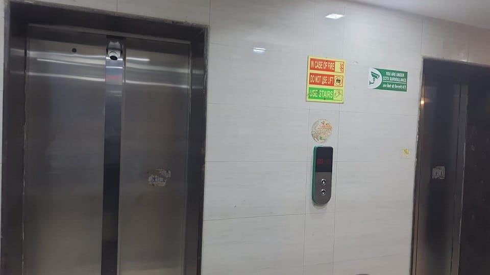 Woman stuck in lift for 20 minutes with 4-month-old baby