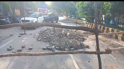 Shocking condition of smart city Agra 250 km of roads were dug up and not a single one was fined