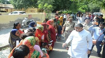 Rakshabandhan 2023 sisters cried hugging their imprisoned brothers Prison Minister became emotional