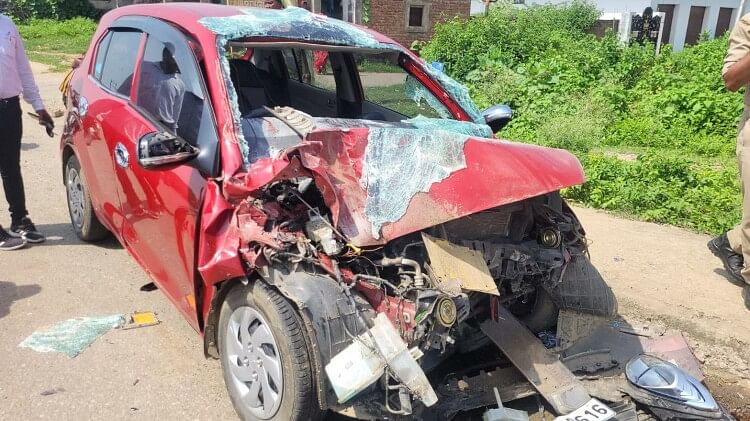 Car rammed into truck parked on highway in sonbhadra innocent killed and three people injured