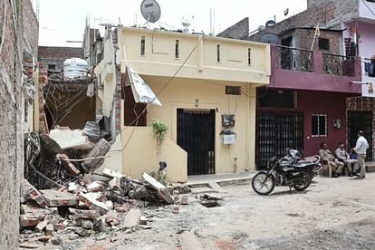 The house of the guard who killed two youths was demolished, Karni Sena protested