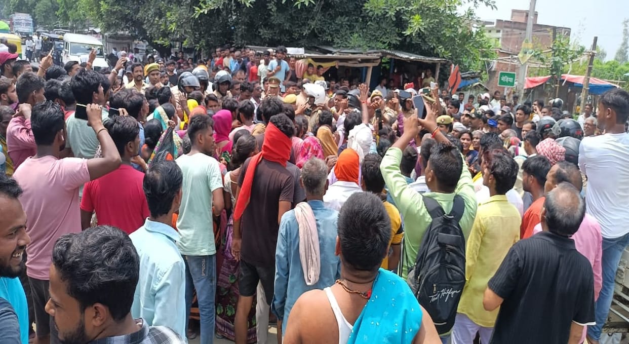 son died due to electrocution in azamgarh Mothers struggle did not saved him