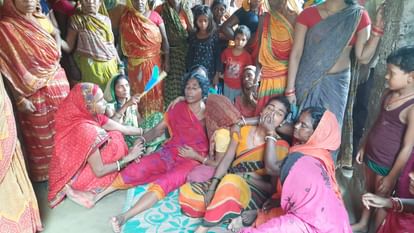 Bihar News : मधेपुरा में चौकीदार की हत्या, ड्यूटी पर जा रहे थे, अपराधियों ने मारी गोली; विरोध में सड़क पर बवाल Bihar News: Watchman murdered in Madhepura, while going on duty, criminals shot him
