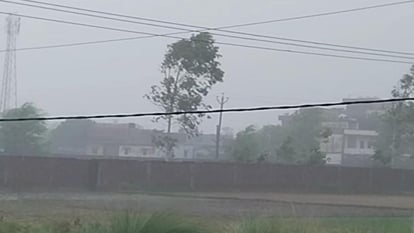 Bihar Weather: सीतामढ़ी में फिर मानसून हुआ सक्रिय; जिले वासियों को मिली उमस भरी गर्मी से राहत Bihar Weather: Monsoon again active in Sitamarhi; Residents of the district got relief from the humid heat