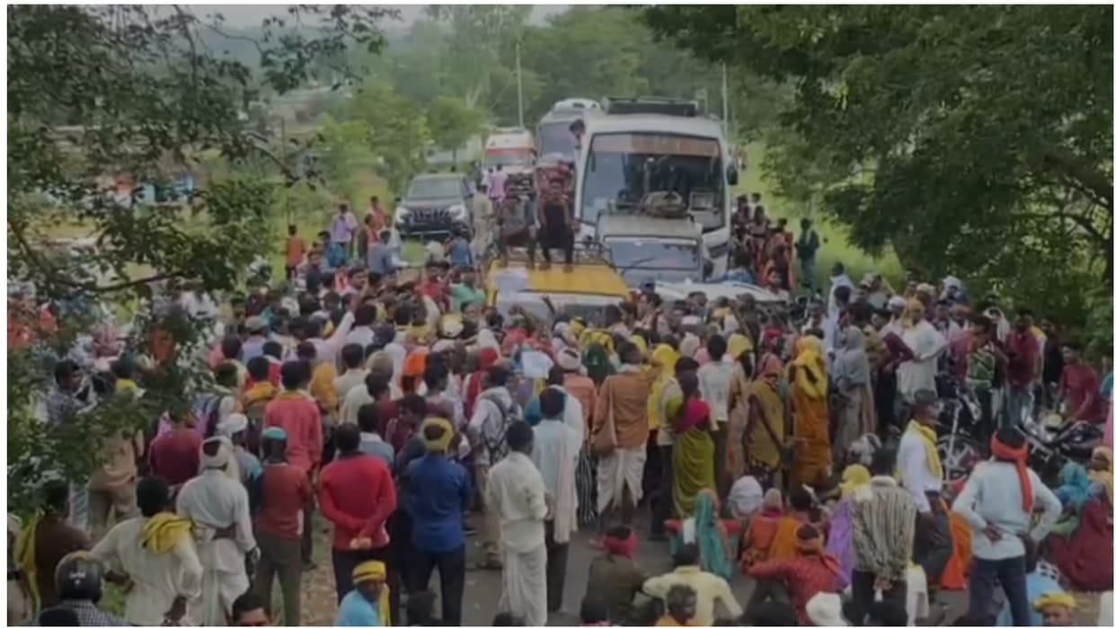 MP Villager mobilized against the dam in Dindori demonstrated by blocking Jabalpur Amarkantak National Highway