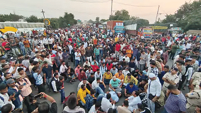 Indore: देवास में शहर काजी की गिरफ्तारी के लिए सड़कें बंद, इंदौर-भोपाल रोड पर सात किमी का जाम Roads closed for the arrest of dewas Qazi in Dewas indore bhopal road