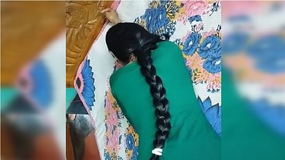 ससुर-बहू के थे संबंध: रोज दोनों मनाते थे रंगरलियां, सास को खिला देते थे ऐसी गोलियां... अब उठाया खौफनाक कदम Father in law commits suicide after his illicit relationship with step daughter in law is exposed