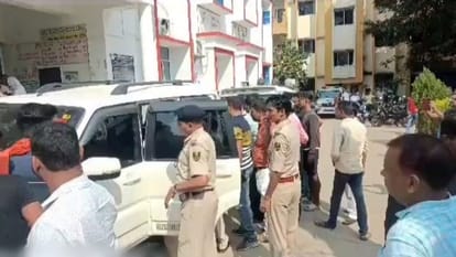 Bihar Crime: रोहतास में अपराधियों ने विक्रमगंज प्रखंड प्रमुख को मारी गोली; पुरानी रंजिश में हमला करने की आशंका Criminals shot Vikramganj block chief Rakesh Kumar in Rohtas; Fear of attack in old enmity