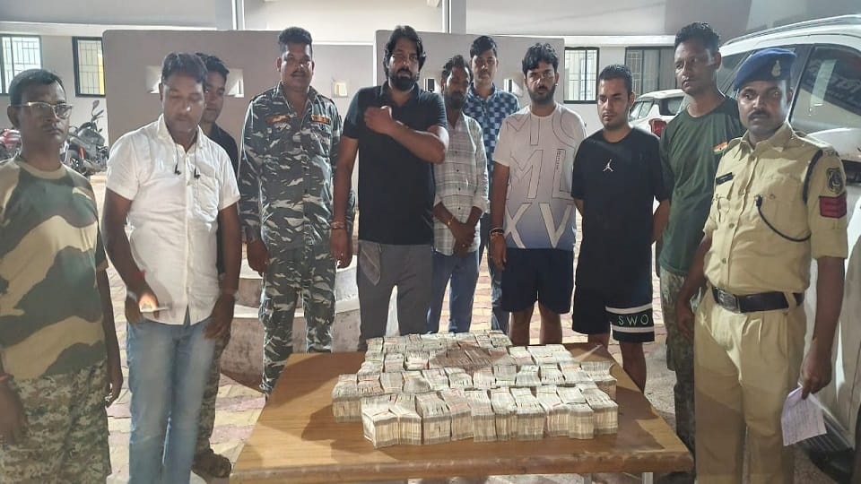 Police seized one crore rupees in MP-CG border Chilfi