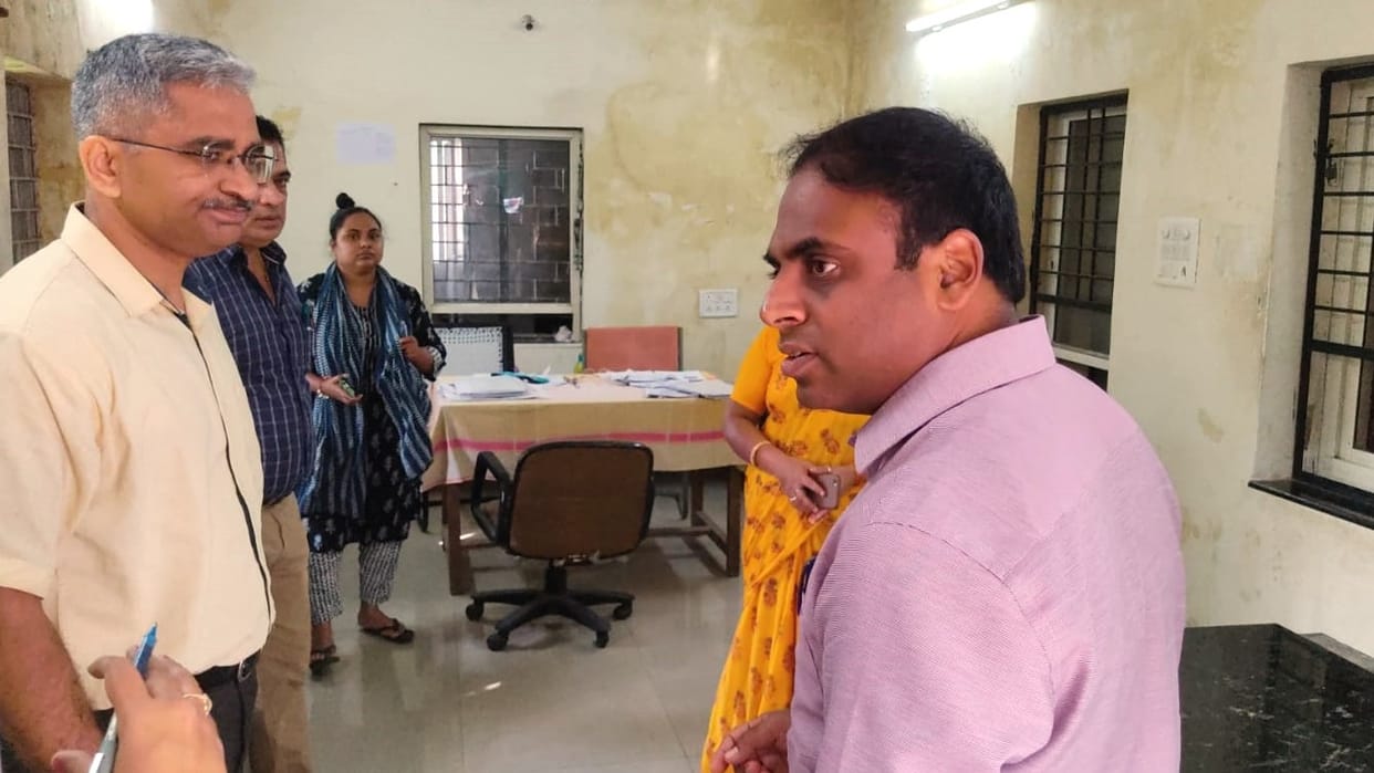 Collector and Police Commissioner reached the polling stations for assembly elections