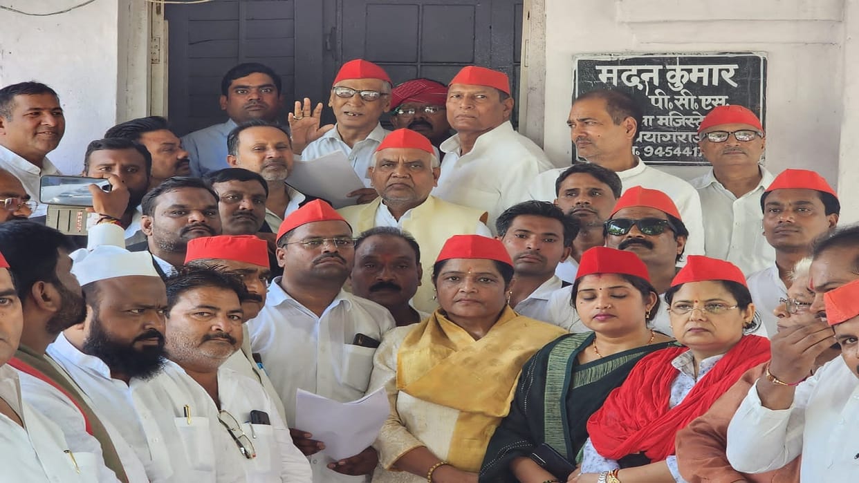 SP reached Collectorate, raised slogans against the government, submitted memorandum to ADM City