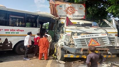 Roadways AC bus collides with truck, six people injured