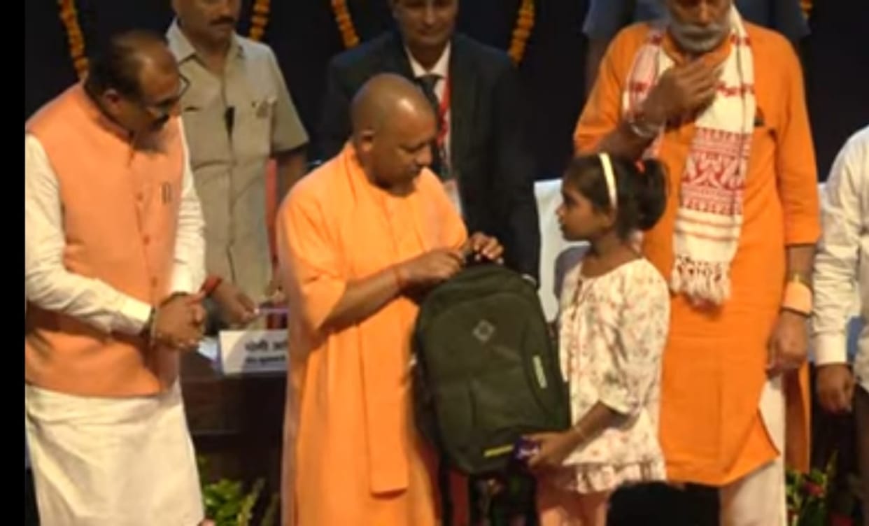 Lucknow News: CM Yogi gave admission kit to the students of Atal Residential School