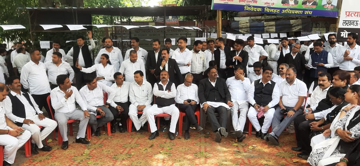 Lucknow News: Case filed against 15 unknown advocates who beat up the inspector