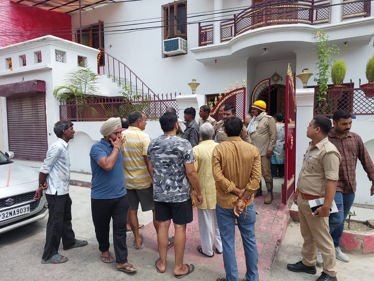Lucknow News: Blast in gas cylinder pipe, two year old child including teenager injured