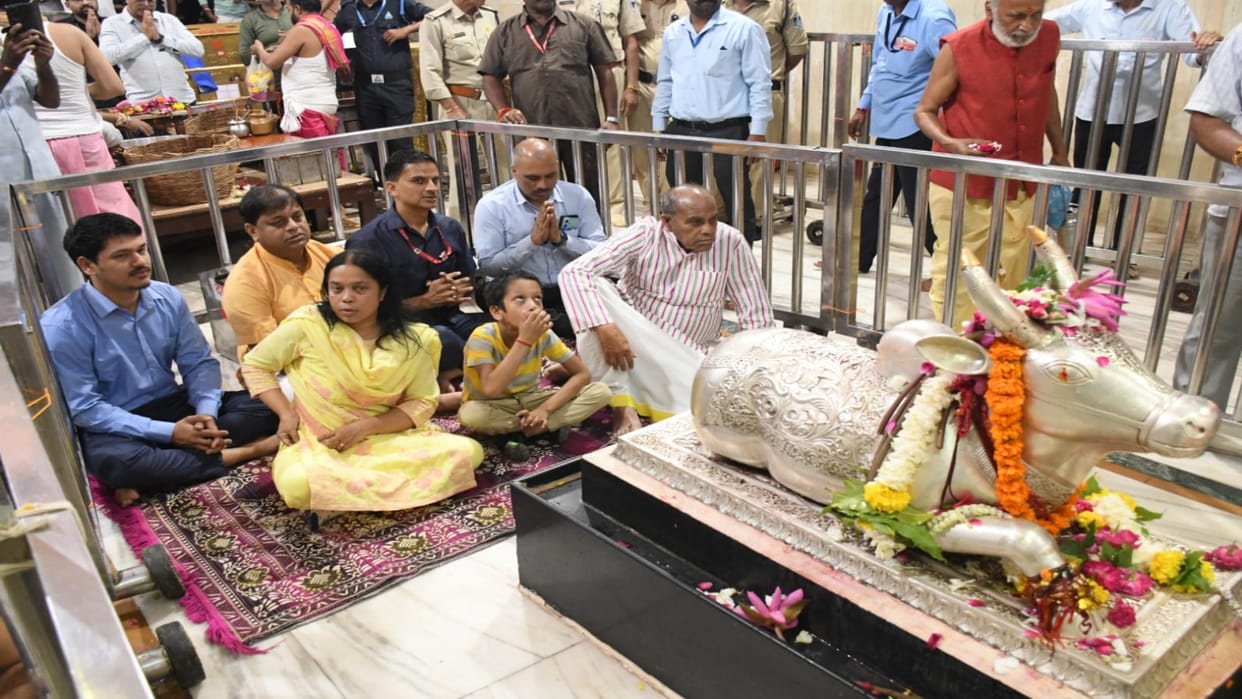 Ujjain Mahakal: Minister Gaurishankar Bisen visited Baba Mahakal anointed Kotilingeshwar Mahadev