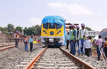 Indore: 80 किलोमीटर प्रति घंटे की स्पीड से डिजाइन किए कोच, मोड़ पर होगी स्पीड कम Coaches designed at a speed of 80 kilometers per hour, the speed will be reduced at the turn