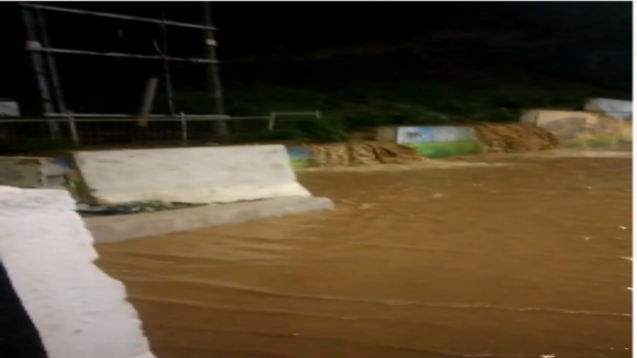 Sidhi News: The canal located in Mohania Tunnel of Sidhi district broke traffic disrupted due to water ingress