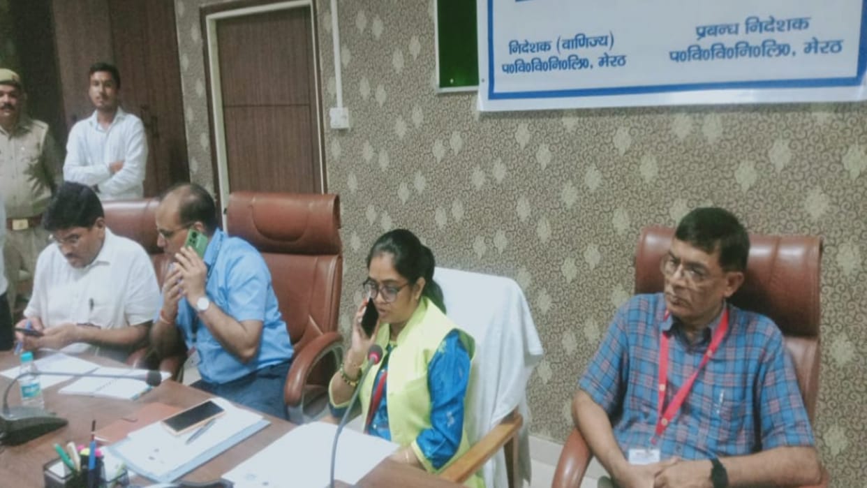 MD PVVNL Chaitra V launches Phone Ghumao campaign, asks defaulters to deposit electricity bill