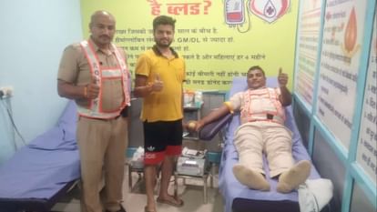 Rohtak: चार बच्चे खो चुकी महिला की दो दिन की बच्ची को कॉन्स्टेबल ने रक्त देकर बचाया Rohtak: Constable saved two-day old girl by donating blood