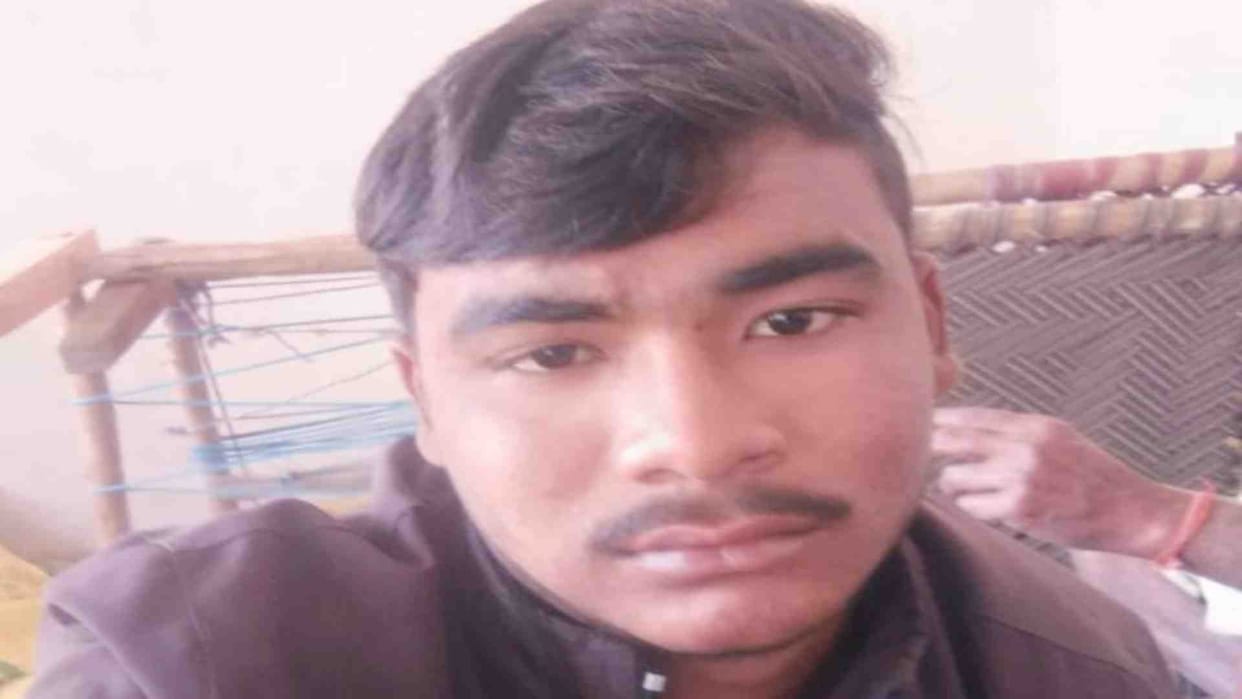 Crook Ajit alias Baniya escaped from police custody by jumping from the train
