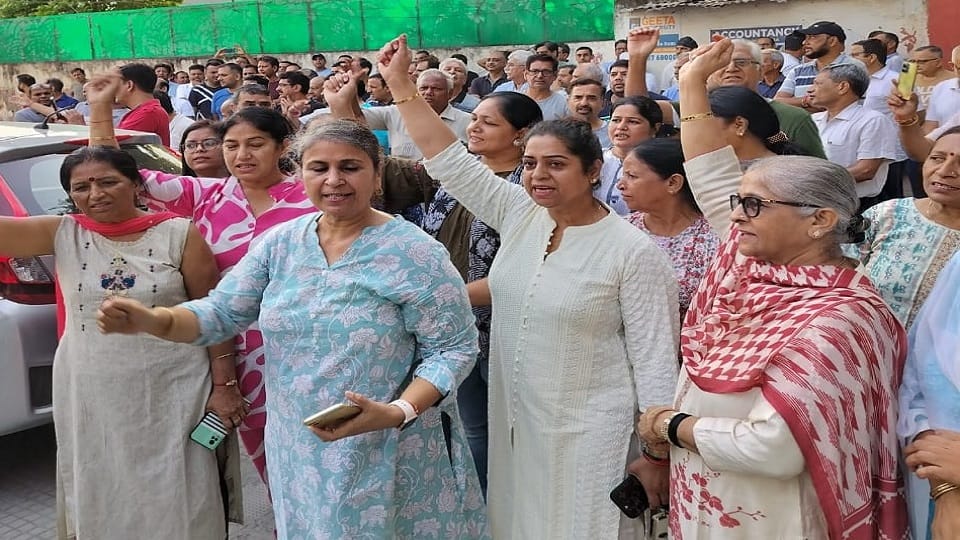 Ansal residents protest outside the MP residence in Panipat, protesting about problem of electricity