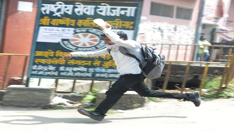 Student pours petrol on himself in SV College