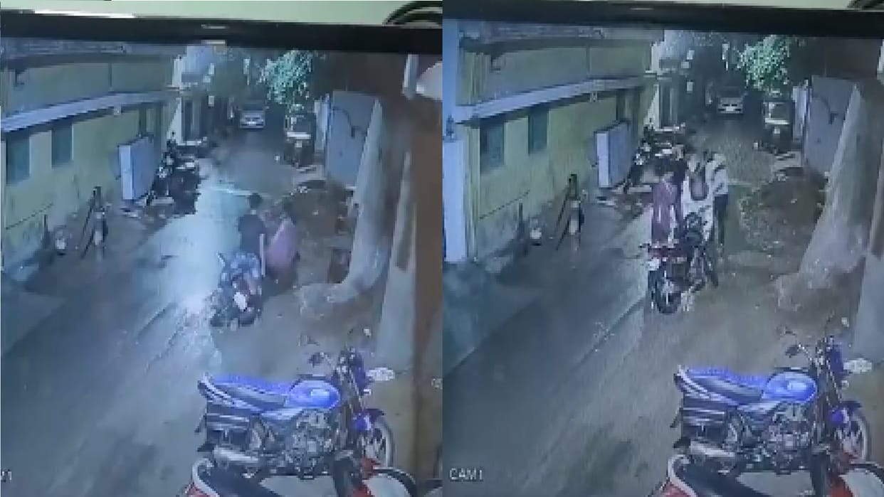 Two robbers together robbed father and son, incident captured in CCTV in Raipur