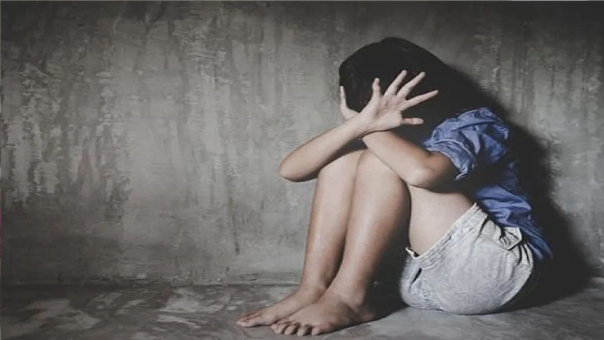 10 criminals together misdemeanor two girls in Raipur