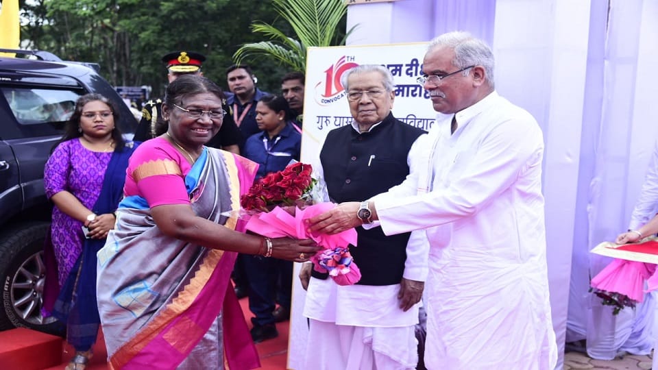 राष्ट्रपति द्रौपदी मुर्मू और सीएम भूपेश बघेल