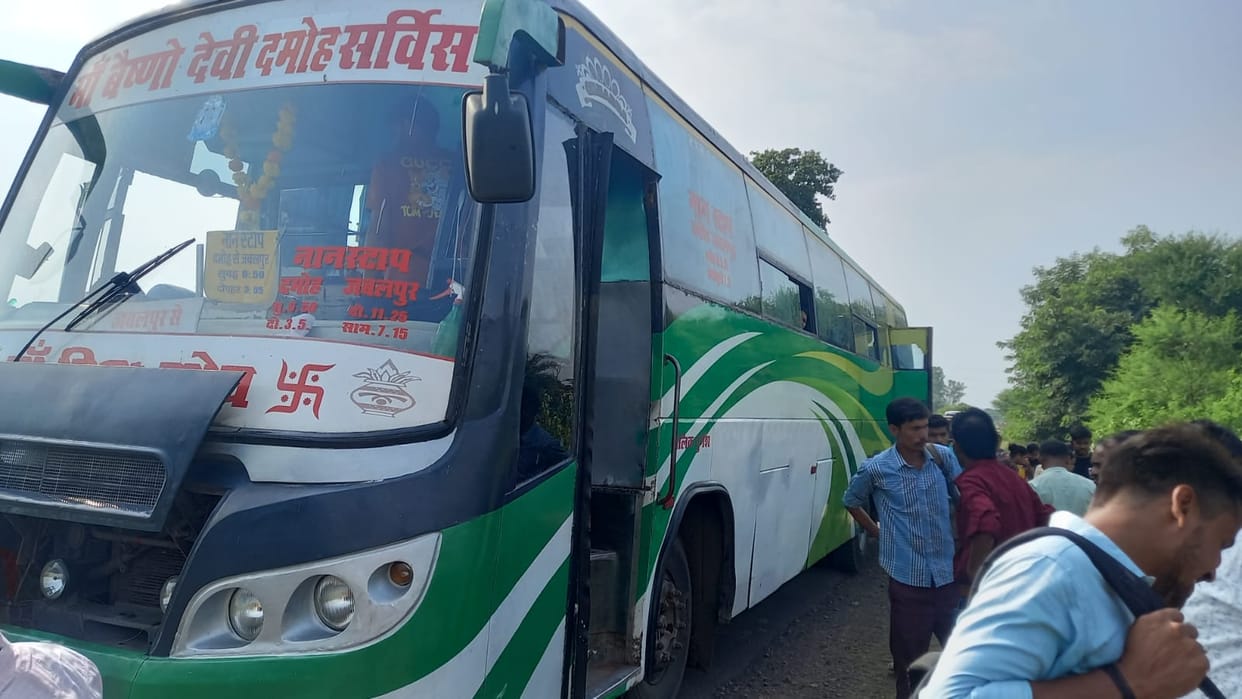 Damoh: Due to fault in the wiring of the bus going to Jabalpur