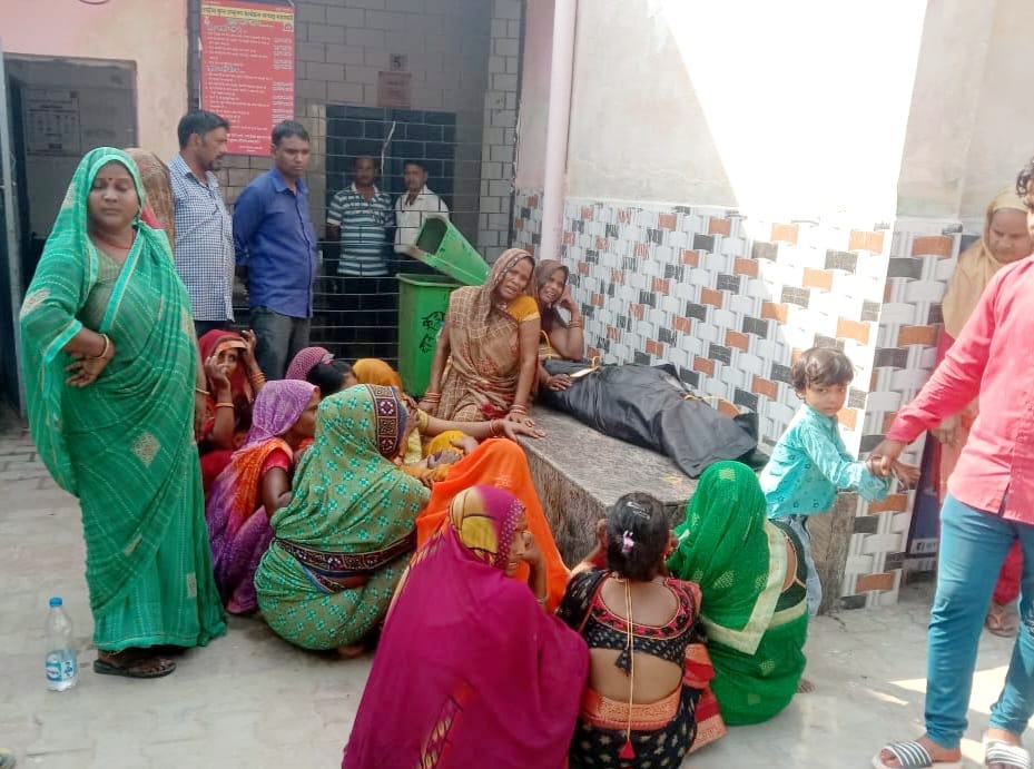 12th class gilr student going to school was crushed by truck in varanasi