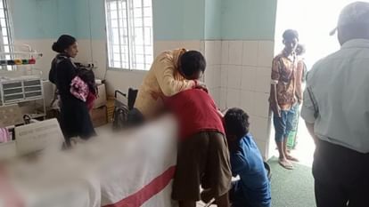 Bihar: बाइक से अनियंत्रित होकर गिरने से महिला की मौत; पति और बच्चों के साथ रक्षाबंधन मनाकर लौट रही थी ससुराल Woman died after falling out of control from bike in Nalanda; She was returning to her in-laws house