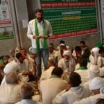 भाकियू की बैठक को संबोधित करते युवा प्रदेश अध्यक्ष रवि आजाद।