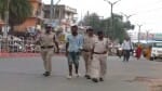 आरोपी को ले जाते हुए पुलिस