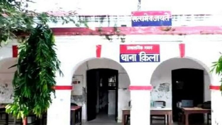 Bareilly News: शॉपिंग कॉम्प्लेक्स बनाने के लिए तोड़ा प्राचीन इमामबाड़ा, चार आरोपियों के खिलाफ रिपोर्ट दर्ज