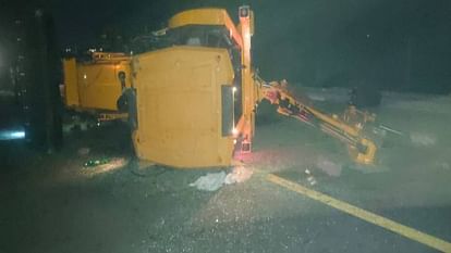 JCB driver killed while three seriously injured in bus collision on Agra Lucknow Expressway in mainpuri