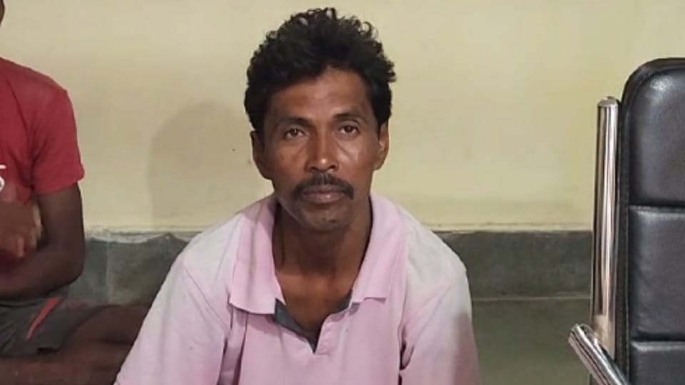 Son killed his father by slitting his throat in Korba