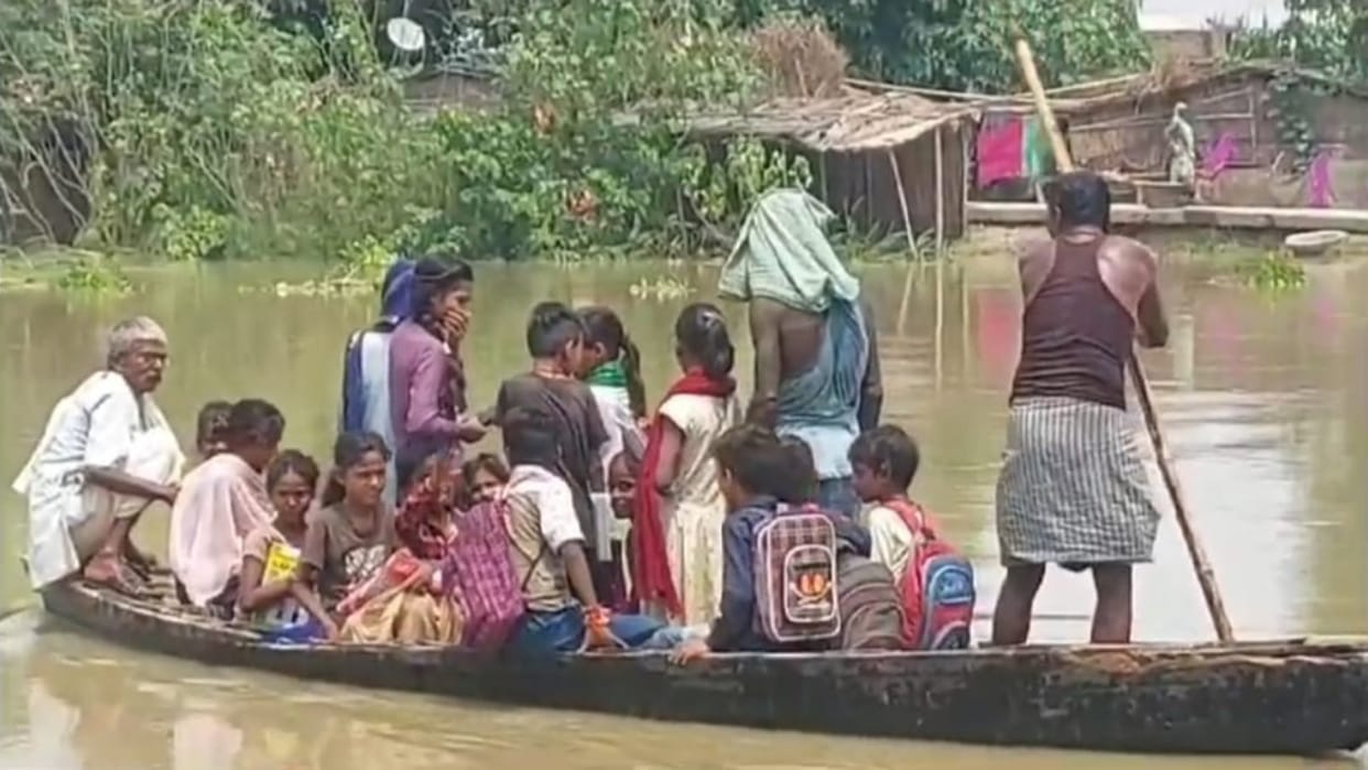 About half a dozen villages of Hayaghat and Hanumannagar blocks of Darbhanga surrounded by floods