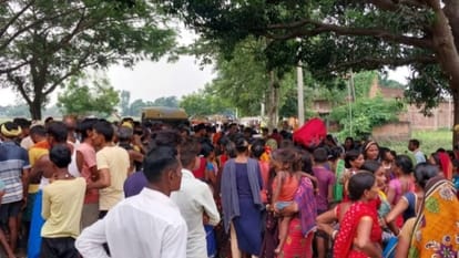 Bihar News: नदी में नहाने गए ममेरे और फुफेरे भाइयों की डूबने से मौत; गुस्साए ग्रामीणों ने शव रखकर जाम की सड़क Cousins went to take bath in river in Jamui died due to drowning; villagers blocked road by keeping dead body