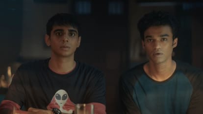 Friday Night Plan Review in Hindi by Pankaj Shukla Babil Khan Juhi Chawla Farhan Akhtar Vatsal Netflix India